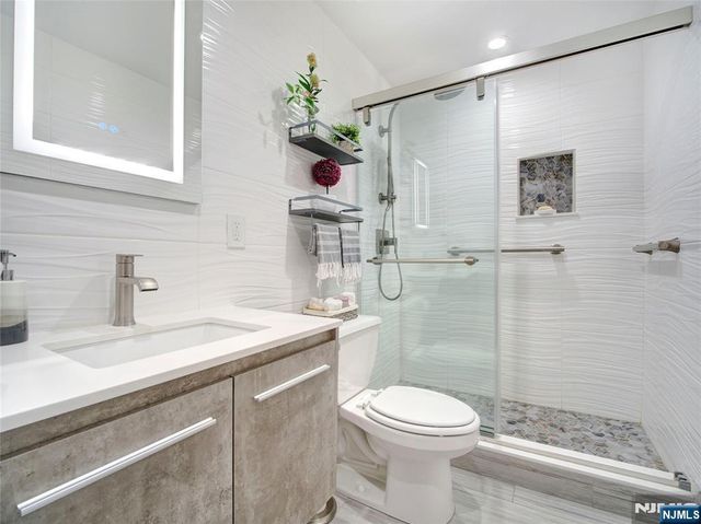 250 Gorge Road 17L, Cliffside Park, NJ 07010