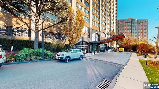 250 Gorge Road 17L, Cliffside Park, NJ 07010