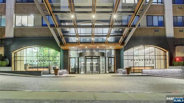 250 Gorge Road 17L, Cliffside Park, NJ 07010