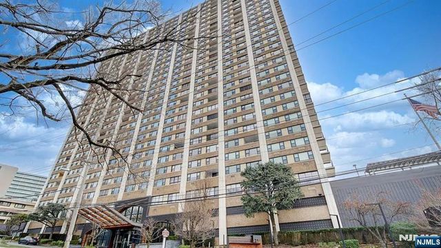250 Gorge Road 17L, Cliffside Park, NJ 07010