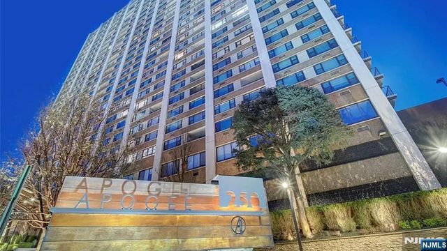 250 Gorge Road 17L, Cliffside Park, NJ 07010