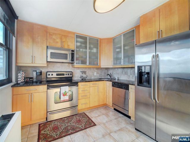 250 Gorge Road 17L, Cliffside Park, NJ 07010