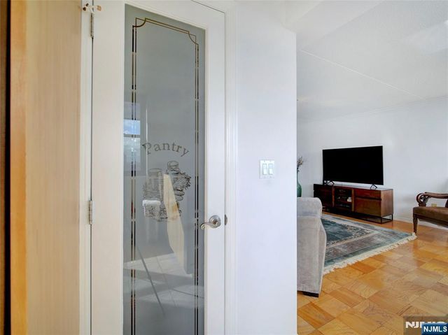 250 Gorge Road 17L, Cliffside Park, NJ 07010