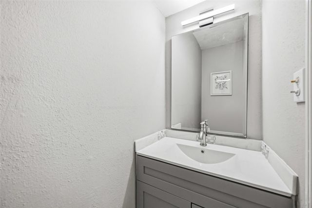 203 Wedgewood Court, Oak Ridge North, TX 77386