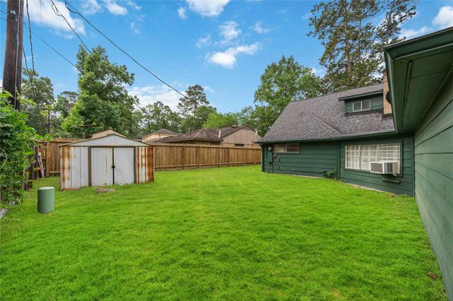 203 Wedgewood Court, Oak Ridge North, TX 77386