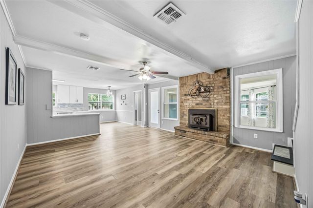 203 Wedgewood Court, Oak Ridge North, TX 77386