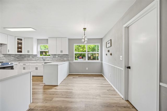 203 Wedgewood Court, Oak Ridge North, TX 77386