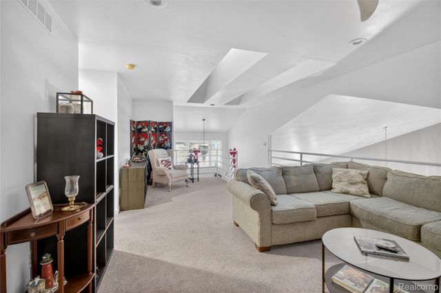 5148 Woodrun Court, West Bloomfield Charter Township, MI 48323