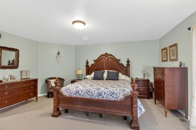 5148 Woodrun Court, West Bloomfield Charter Township, MI 48323