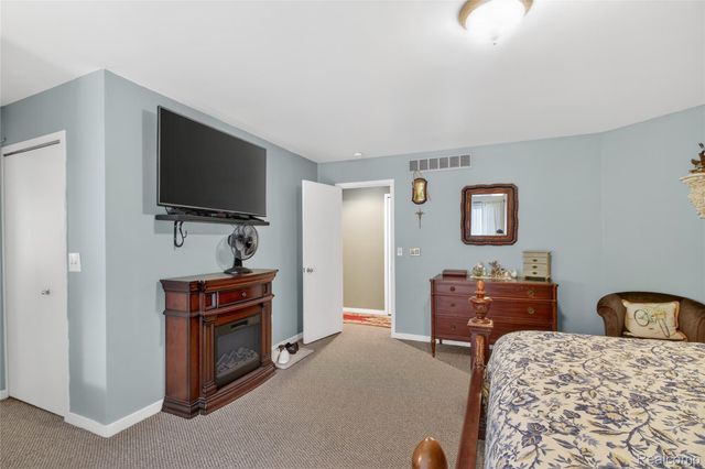 5148 Woodrun Court, West Bloomfield Charter Township, MI 48323