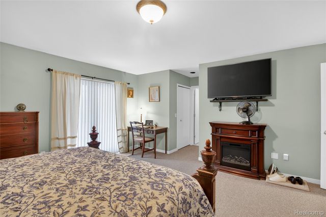 5148 Woodrun Court, West Bloomfield Charter Township, MI 48323