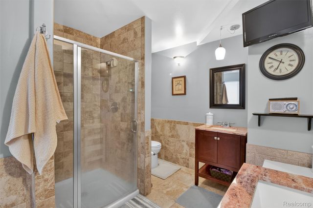 5148 Woodrun Court, West Bloomfield Charter Township, MI 48323