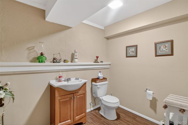 5148 Woodrun Court, West Bloomfield Charter Township, MI 48323