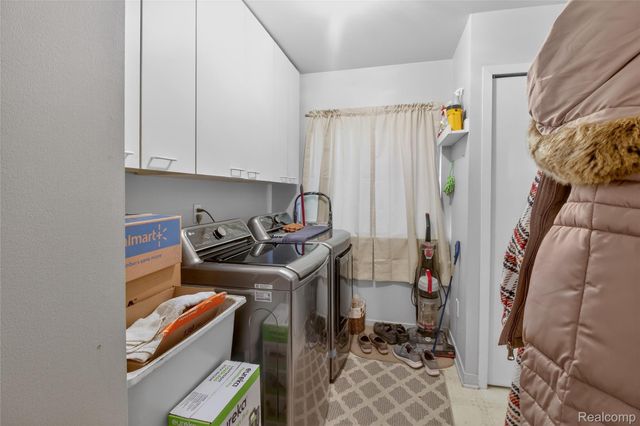 5148 Woodrun Court, West Bloomfield Charter Township, MI 48323