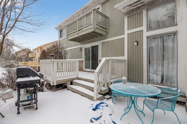 5148 Woodrun Court, West Bloomfield Charter Township, MI 48323