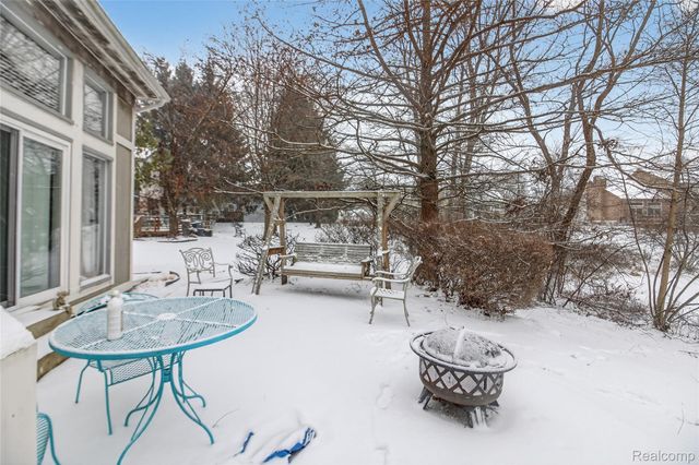 5148 Woodrun Court, West Bloomfield Charter Township, MI 48323