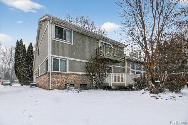 5148 Woodrun Court, West Bloomfield Charter Township, MI 48323