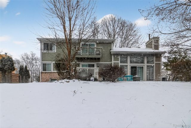 5148 Woodrun Court, West Bloomfield Charter Township, MI 48323