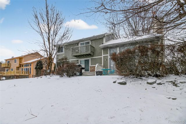 5148 Woodrun Court, West Bloomfield Charter Township, MI 48323