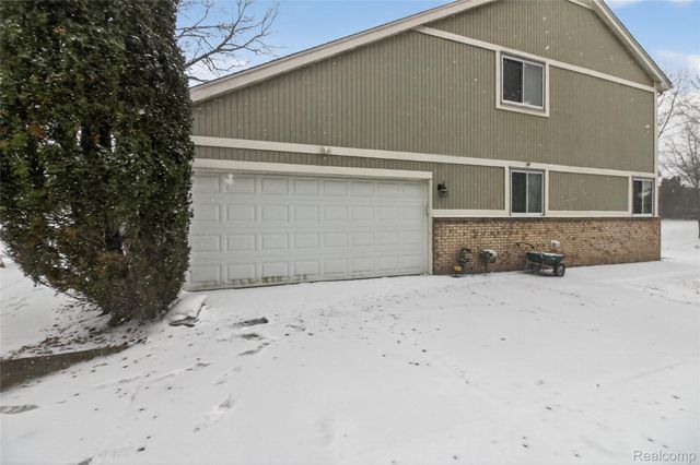 5148 Woodrun Court, West Bloomfield Charter Township, MI 48323