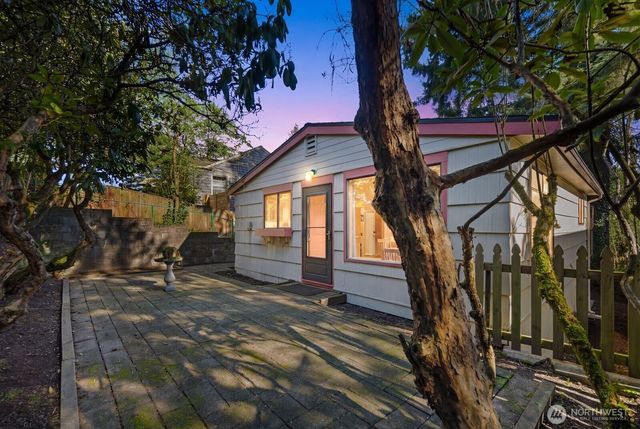 14044 Lenora Place N, Seattle, WA 98133