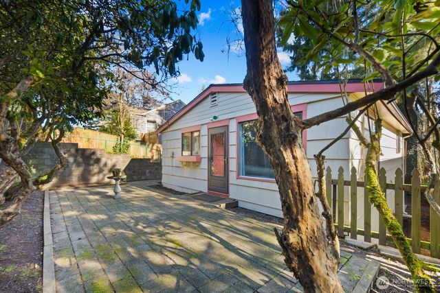 14044 Lenora Place N, Seattle, WA 98133