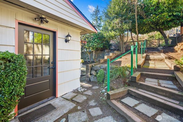 14044 Lenora Place N, Seattle, WA 98133