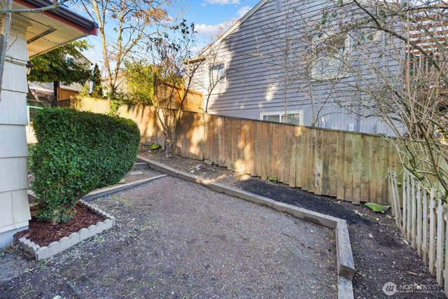 14044 Lenora Place N, Seattle, WA 98133