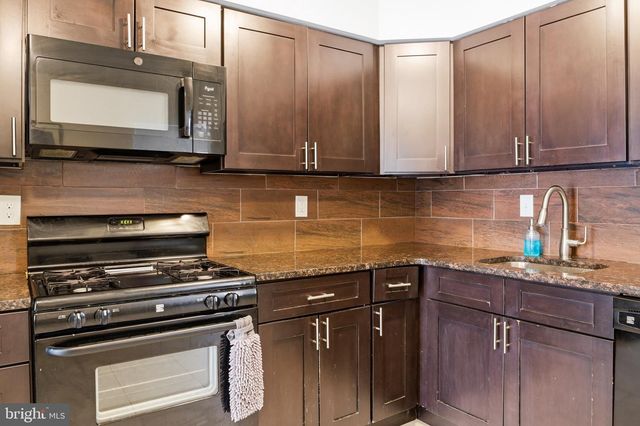 8 ARK CT, Sewell, NJ 08080