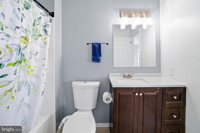 8 ARK CT, Sewell, NJ 08080