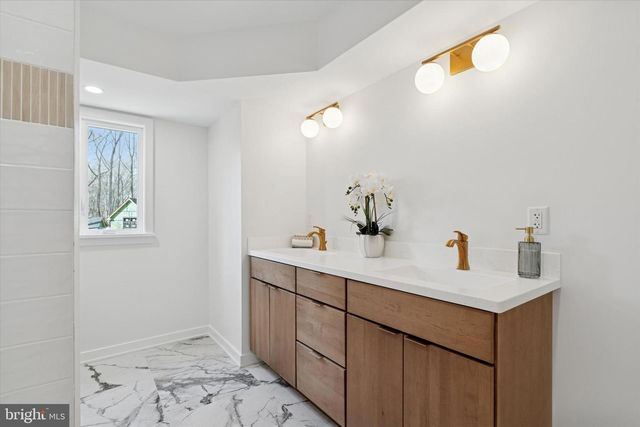 410 SANDY BANK RD, Media, PA 19063