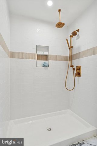 410 SANDY BANK RD, Media, PA 19063