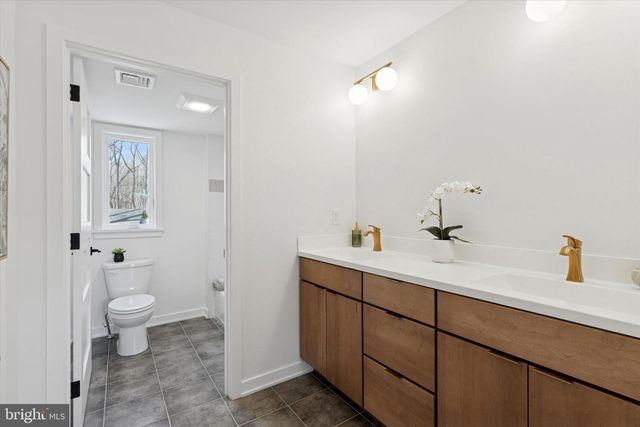 410 SANDY BANK RD, Media, PA 19063