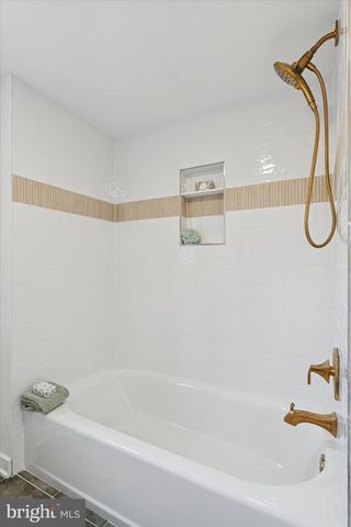 410 SANDY BANK RD, Media, PA 19063