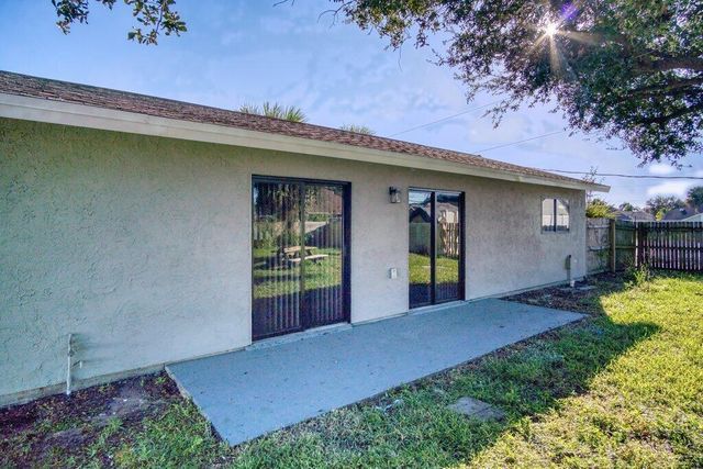 2009 SE Mary Terrace, Port St Lucie, FL 34952