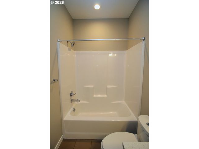 1906 Se TACOMA St, Portland, OR 97202