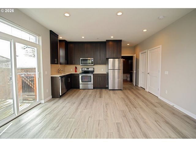1906 Se TACOMA St, Portland, OR 97202