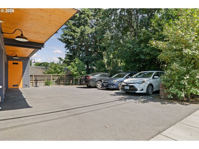 1906 Se TACOMA St, Portland, OR 97202