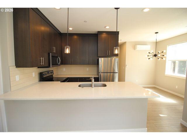 1906 Se TACOMA St, Portland, OR 97202