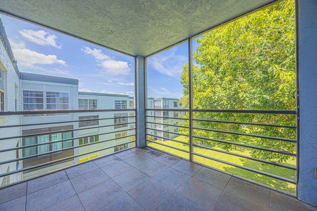 9440 SW 8th Street 417, Boca Raton, FL 33428
