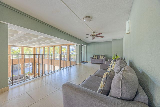 9440 SW 8th Street 417, Boca Raton, FL 33428