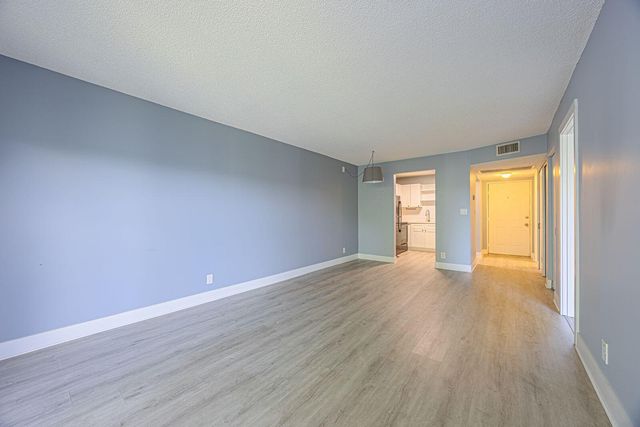 9440 SW 8th Street 417, Boca Raton, FL 33428