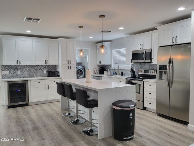 8560 E CAMELBACK Road, Scottsdale, AZ 85251