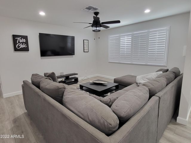8560 E CAMELBACK Road, Scottsdale, AZ 85251