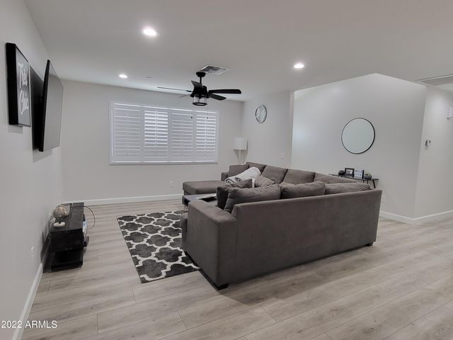 8560 E CAMELBACK Road, Scottsdale, AZ 85251