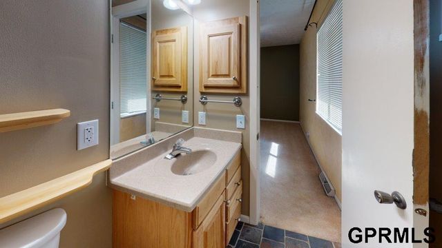 5935 S 140 Avenue, Omaha, NE 68137