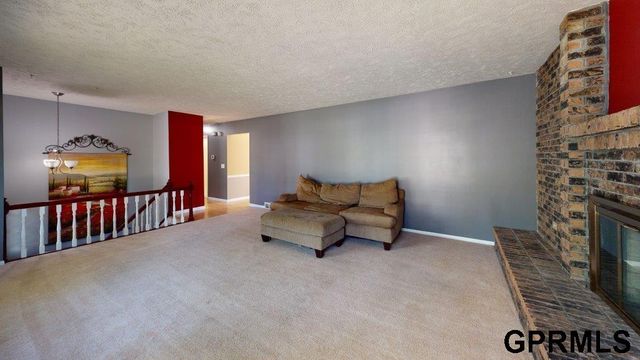 5935 S 140 Avenue, Omaha, NE 68137