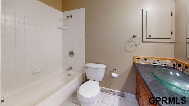 5935 S 140 Avenue, Omaha, NE 68137