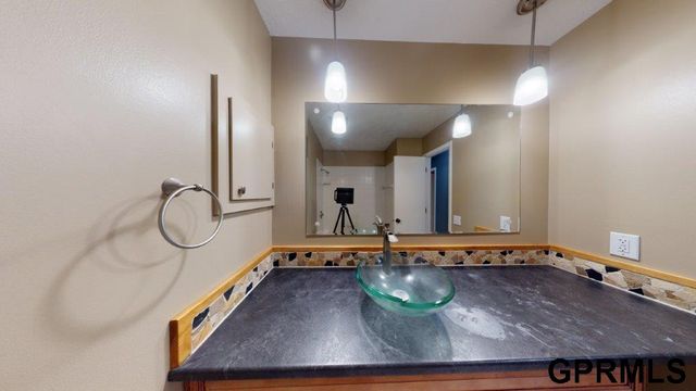 5935 S 140 Avenue, Omaha, NE 68137