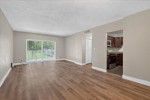4200 Hillcrest Drive, Hollywood, FL 33021